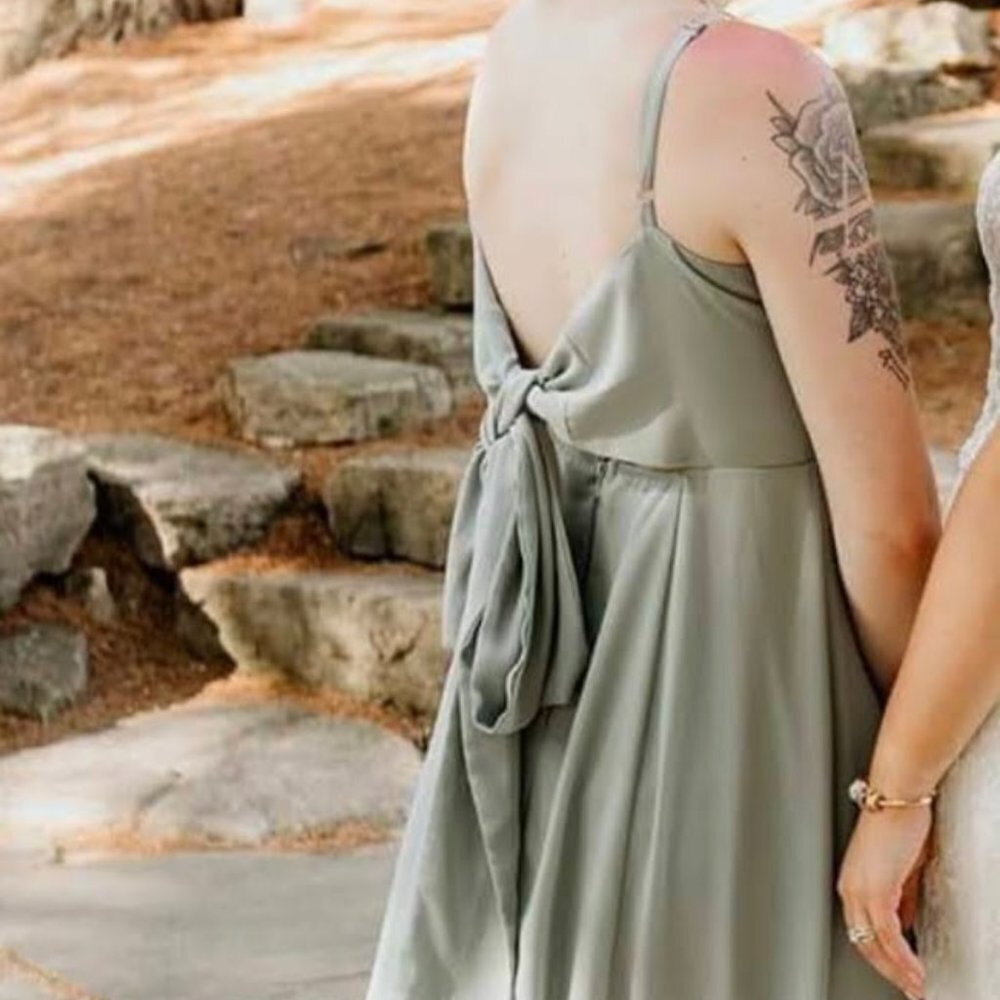Show Me Your Mumu Lauren Tie maxi dress in silver sage crisp. Size S - Picture 7 of 8